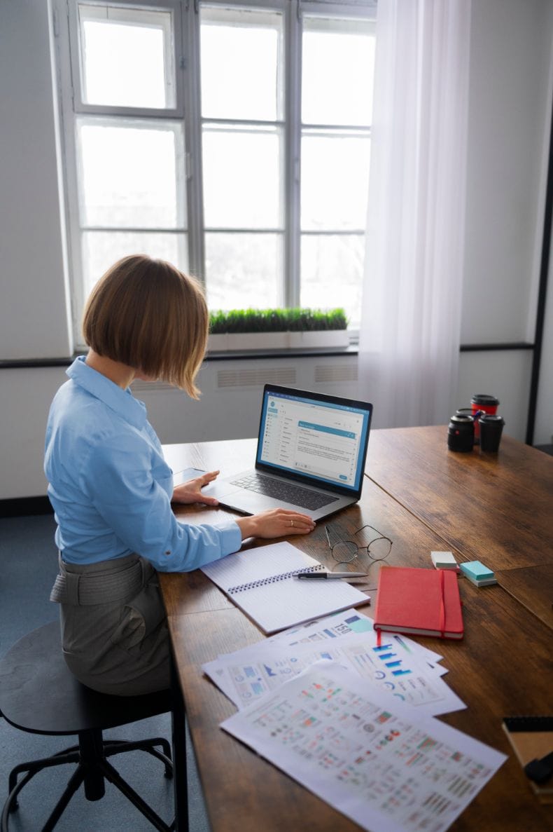 Reservar Cita 1 Profesional trabajando en servicios de enmiendas de impuestos, ITIN, enmiendas de LLC y Beneficial Ownership Information (BOI).